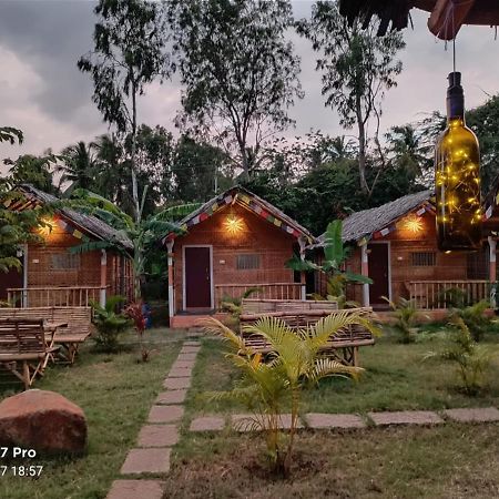 Hotel Island Vibes Hampi Esterno foto